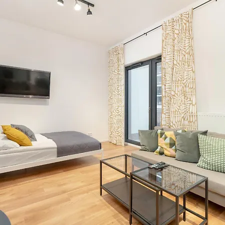 Cozy With Balcony And Free Garage By Renters 아파트