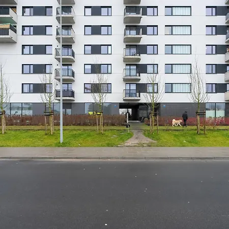 Апартаменти Cozy With Balcony And Free Garage By Renters *