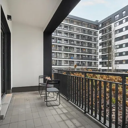 Cozy With Balcony And Free Garage By Renters
