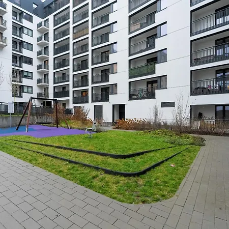 아파트 Cozy With Balcony And Free Garage By Renters 포즈난