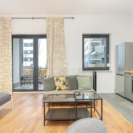 Cozy With Balcony And Free Garage By Renters Apartmán