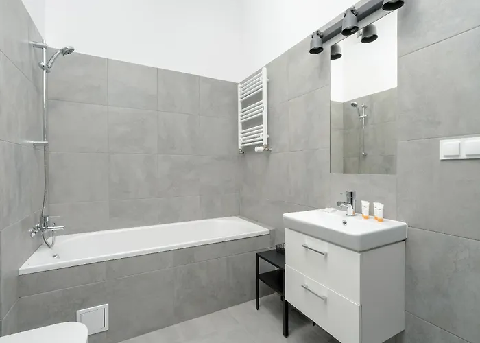 Cozy With Balcony And Free Garage By Renters Апартаменты