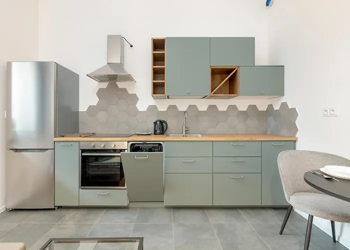 Cozy With Balcony And Free Garage By Renters *