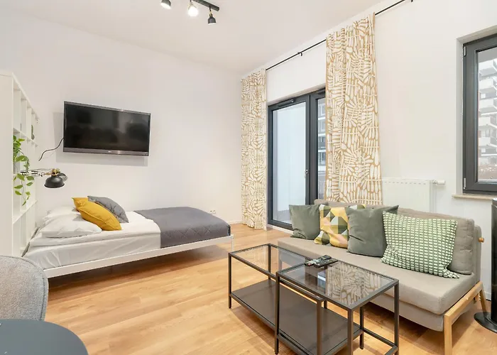 Cozy With Balcony And Free Garage By Renters Апартаменты