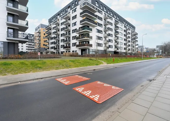 Cozy With Balcony And Free Garage By Renters Апартаменты