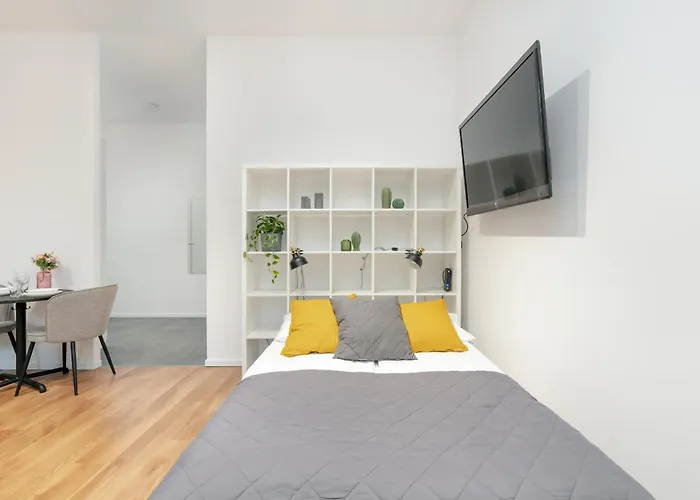 Cozy With Balcony And Free Garage By Renters * Познань