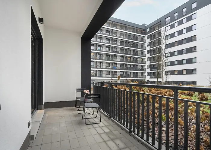 Cozy With Balcony And Free Garage By Renters