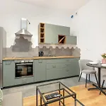 Cozy With Balcony And Free Garage By Renters Poznań