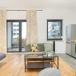 Cozy With Balcony And Free Garage By Renters Appartement