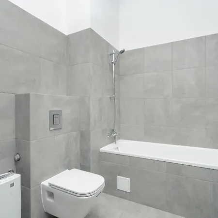 Cozy With Balcony And Free Garage By Renters