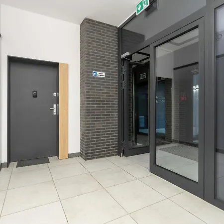 Cozy With Balcony And Free Garage By Renters