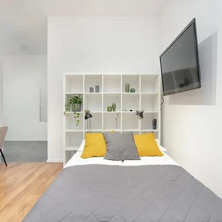 Cozy With Balcony And Free Garage By Renters * Poznań