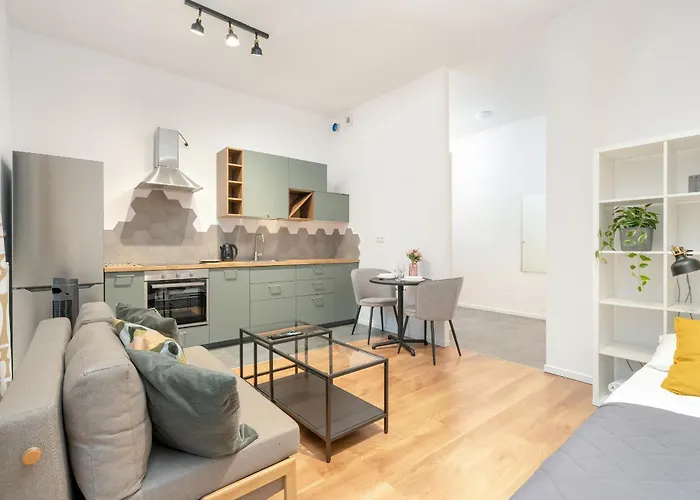 Cozy With Balcony And Free Garage By Renters Apartamento Poznań